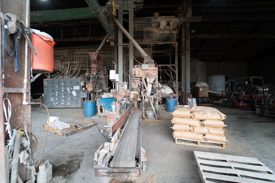 More Photos Of 610 E End St, Goliad General Retail For Sale