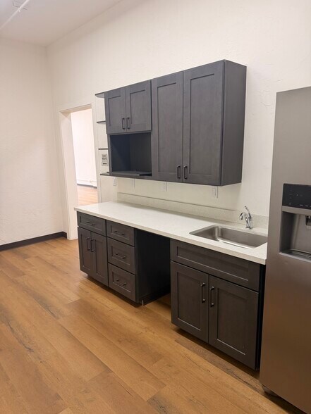 More Photos Of 423-425 Bancroft Ave, San Leandro Freestanding For Lease