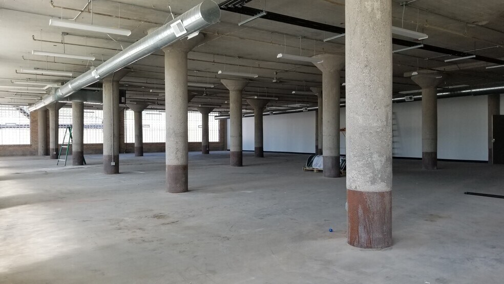 More Photos Of 5333-5339 W Lake St, Chicago Warehouse For Lease