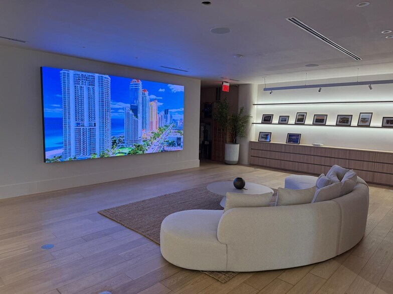 More Photos Of 7320 Biscayne Blvd, Miami Storefront Retail Office For Lease