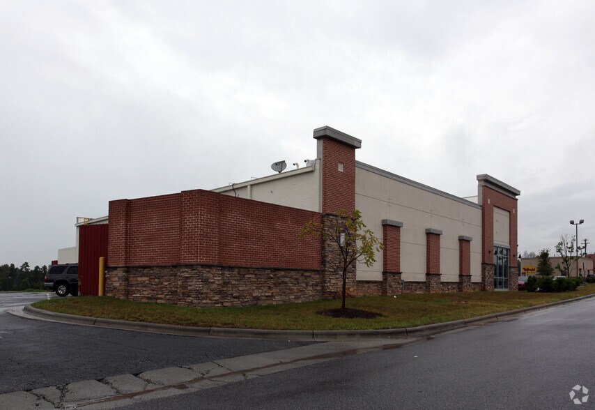 More Photos Of 121 W Elmsley Dr, Greensboro Unknown For Lease
