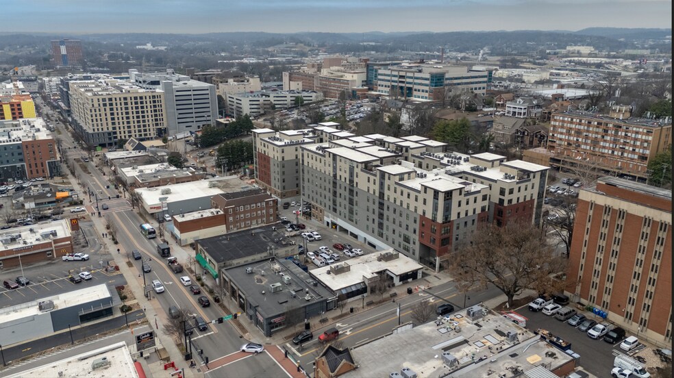 More Photos Of 713 17th St, Knoxville Freestanding For Lease