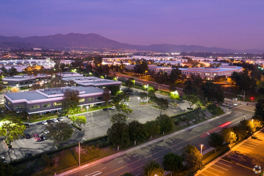 More Photos Of 25361 Commercentre Dr, Lake Forest Loft Creative Space For Lease