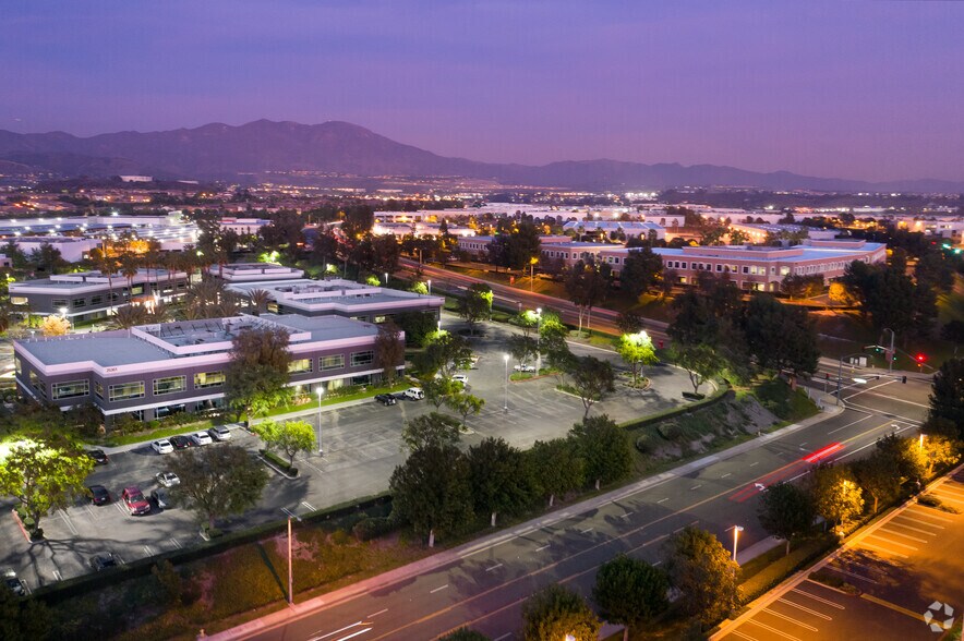 More Photos Of 25361 Commercentre Dr, Lake Forest Loft Creative Space For Lease