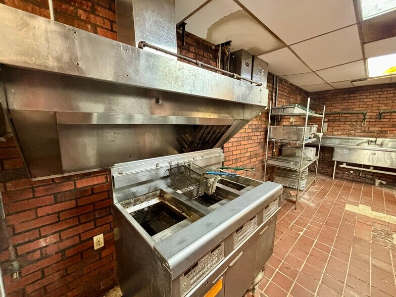 More Photos Of 210 W Calhoun St, Bruce Fast Food For Sale
