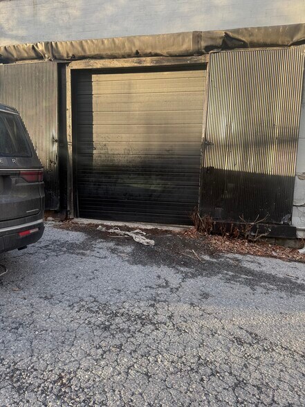 More Photos Of 73 Bridge St, Newburgh Warehouse For Lease