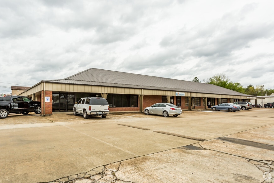 Primary Photo Of 1040-1056 Cliff Gookin Blvd, Tupelo Office For Lease
