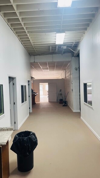 More Photos Of 410 Vista Village Dr, Vista Freestanding For Lease