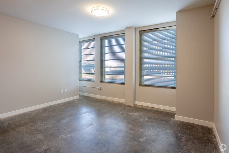 More Photos Of 717 Locust St, Des Moines Apartments For Lease