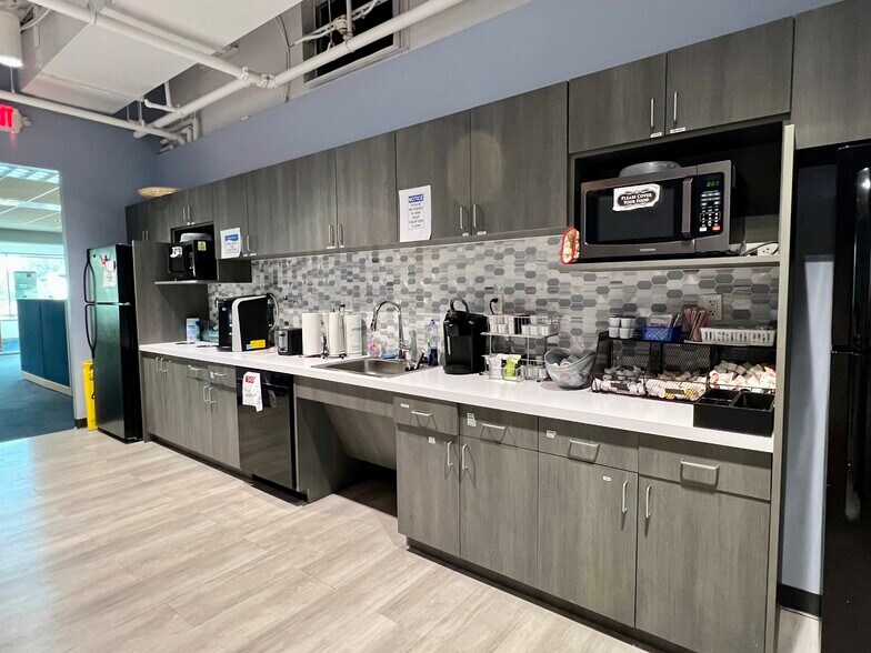 More Photos Of 5250 Corporate Dr, Troy Office For Lease