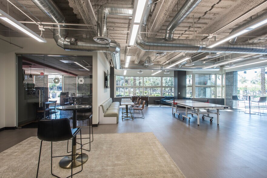 More Photos Of 410 N 44th St, Phoenix Office For Lease