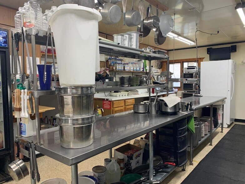 More Photos Of 1711 W Highway 51 S, Mercer Restaurant For Sale