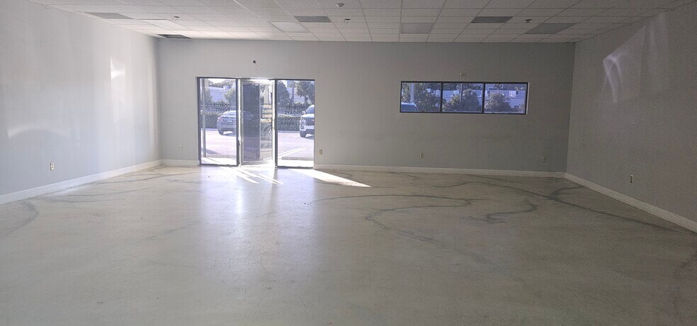 More Photos Of 2001 10th Ave N, Lake Worth Unknown For Lease