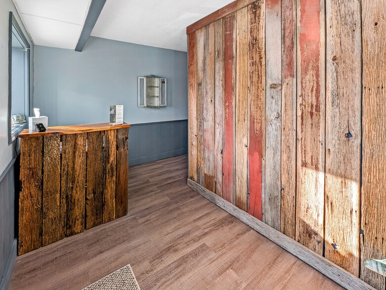 More Photos Of 57 N Plank St, Rossville Office For Sale