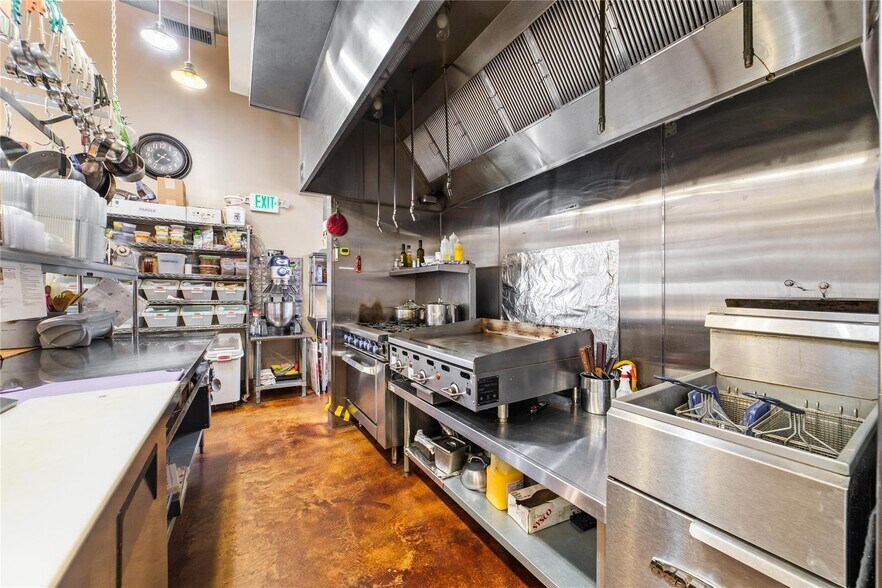 More Photos Of 301 E Brown St, San Saba Freestanding For Sale