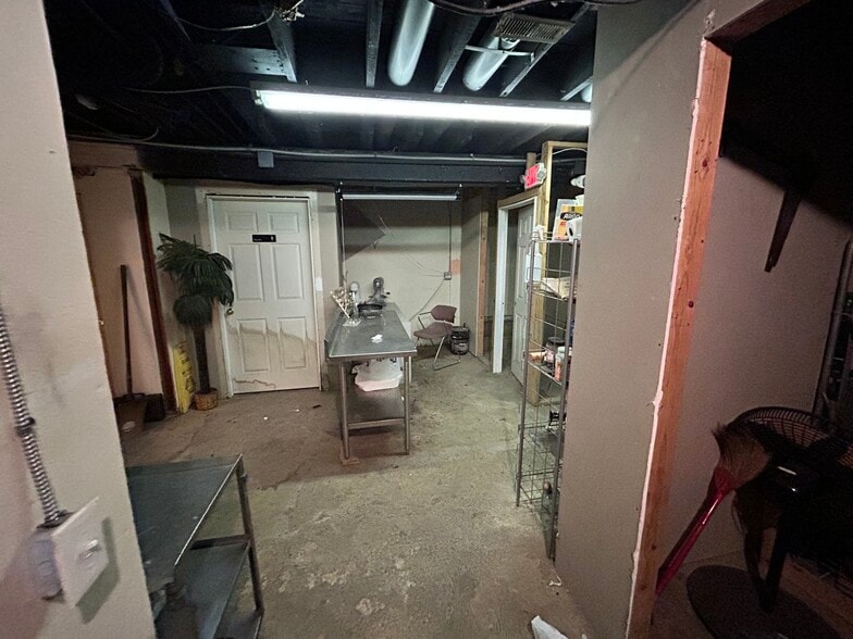 More Photos Of 669 E 185th St, Euclid General Retail For Sale