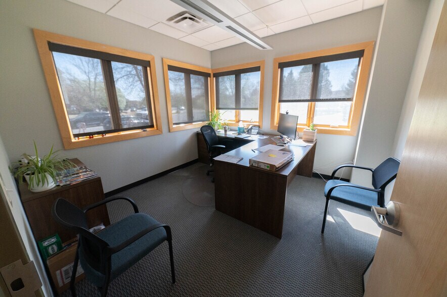 More Photos Of 1109 Oak Park Dr, Fort Collins Office For Lease