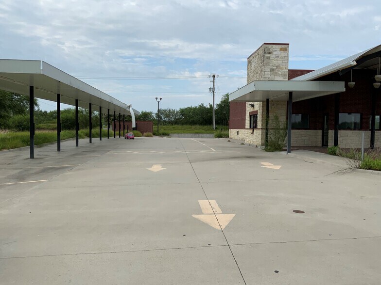 More Photos Of 6280 Highway 281, Three Rivers Fast Food For Sale