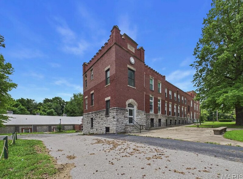 More Photos Of 2009 Seminary Rd, Alton Schools For Sale