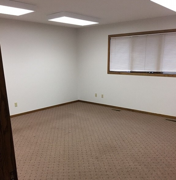 More Photos Of 4777 E State St, Rockford Medical For Sale