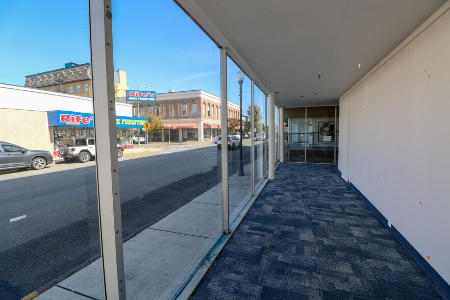More Photos Of 181 Anderson Ave, Coos Bay Department Store For Sale