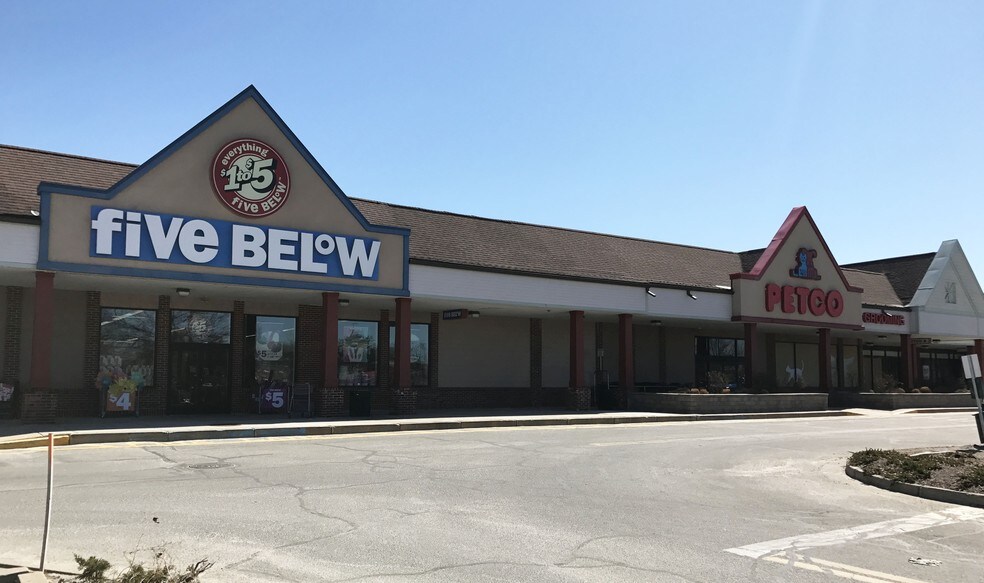 More Photos Of 300 Quaker Ln, Warwick Unknown For Lease