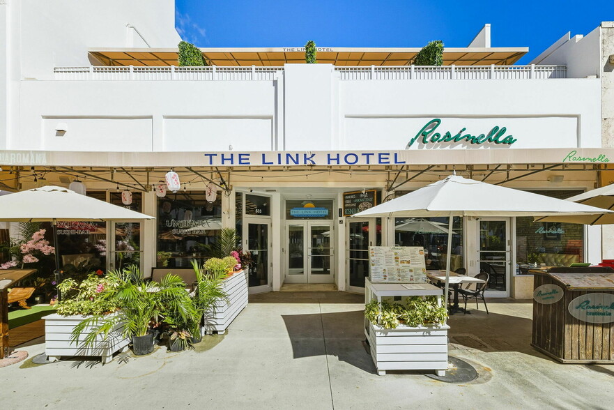 More Photos Of 525-533 Lincoln Rd, Miami Beach, Miami Beach Storefront For Lease