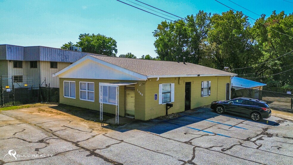 More Photos Of 1464 Willingham Dr, East Point Light Distribution For Sale