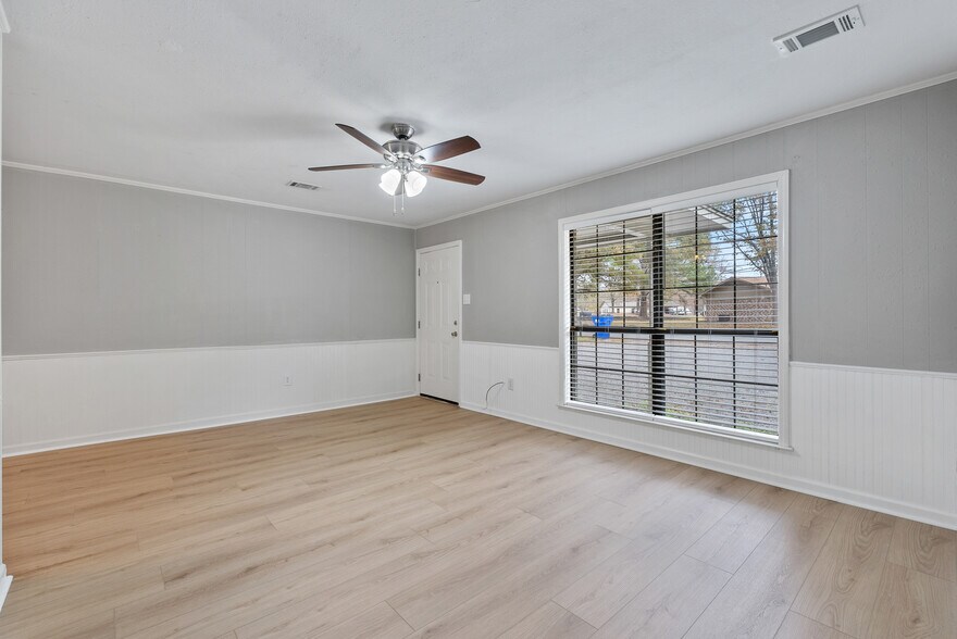 More Photos Of 16 Linder Rd, Greenbrier Apartments For Sale