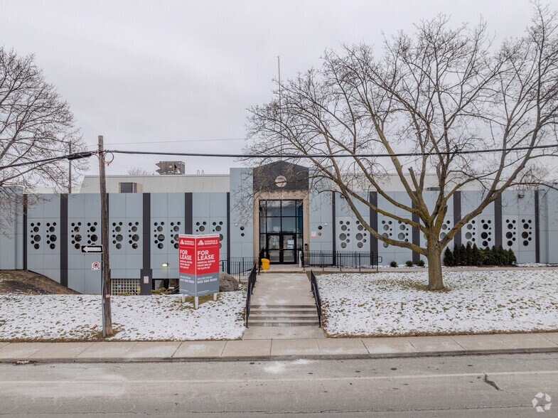 Primary Photo Of 414 Victoria Av N, Hamilton Medical For Lease