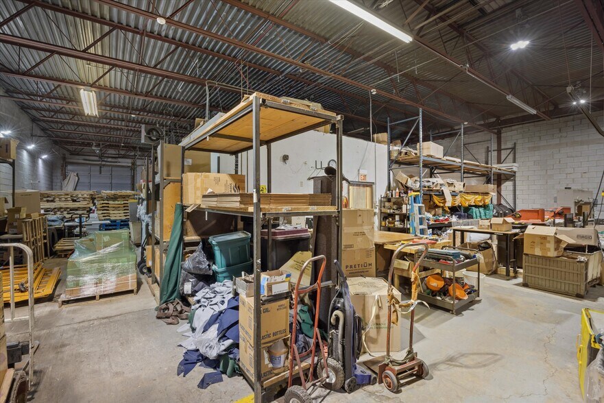 More Photos Of 4205-4215 Lawndale Ave, Lyons Manufacturing For Sale