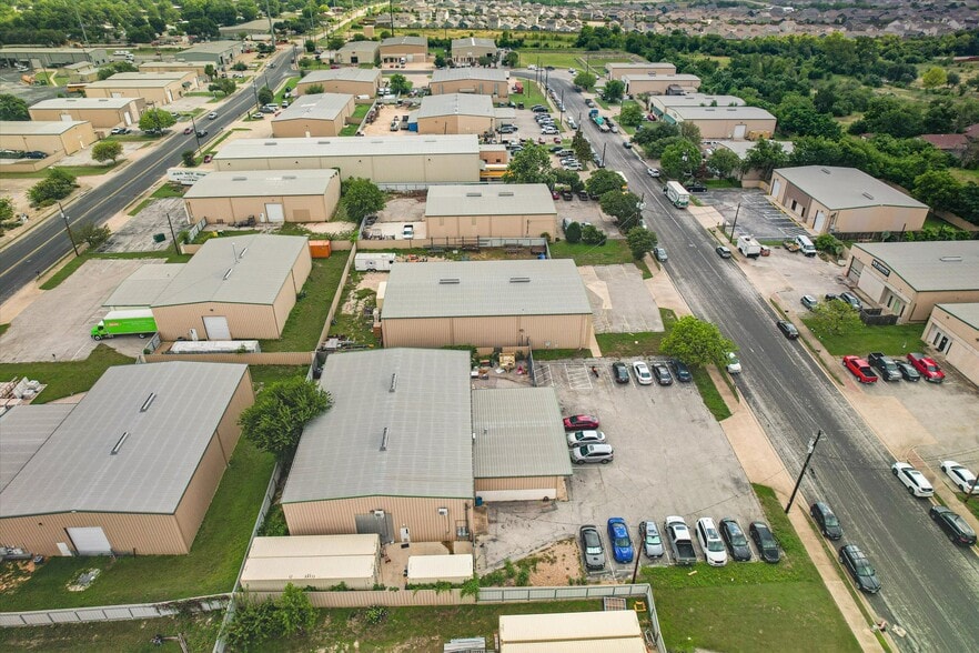 More Photos Of 2411 Patterson Industrial Dr, Pflugerville Warehouse For Lease