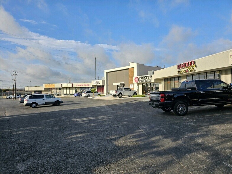 More Photos Of 6101-6125 Callaghan Rd, San Antonio Storefront Retail Office For Lease