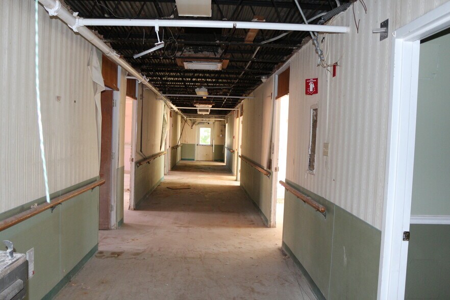 More Photos Of 1500 W Walnut St, Jacksonville Skilled Nursing Facility For Sale