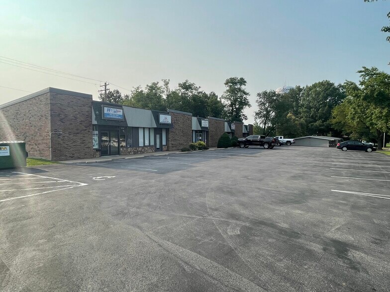 More Photos Of 609-613 Westridge Dr, O'Fallon Storefront Retail Office For Lease