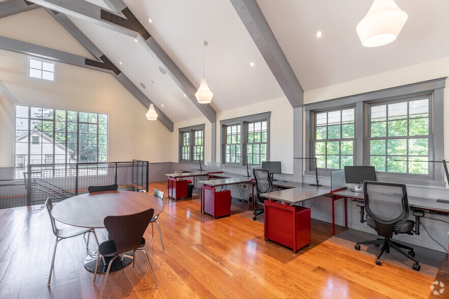 More Photos Of 27 Cannon Rd, Wilton Office For Lease