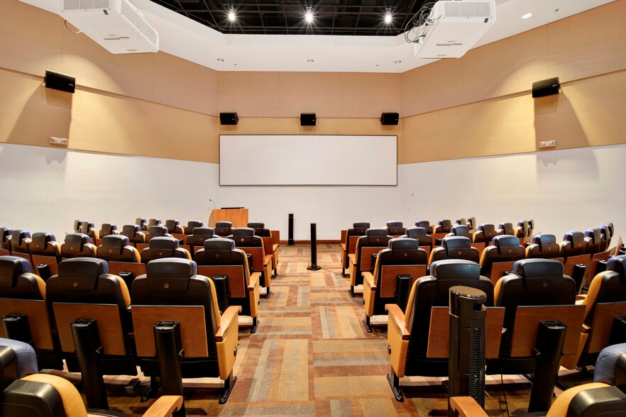 More Photos Of 8850 NW 20th St, Doral Light Manufacturing For Sale