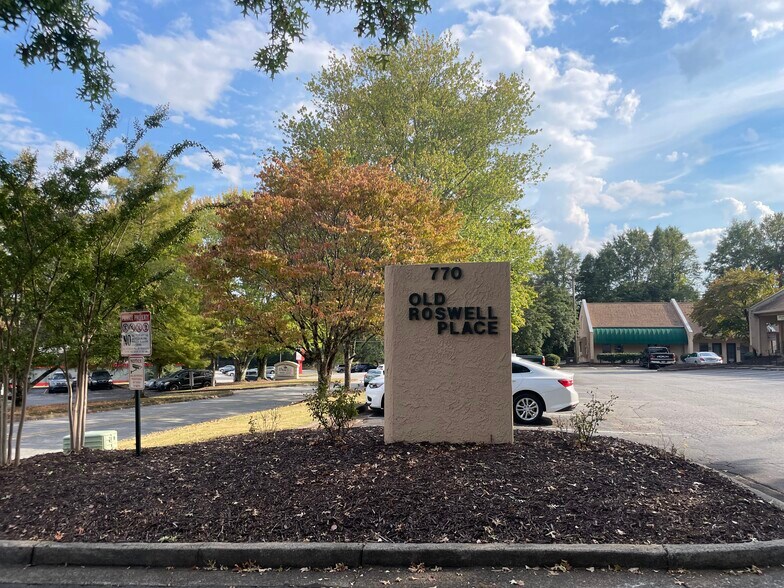 More Photos Of 770 Old Roswell Rd, Roswell Office For Lease
