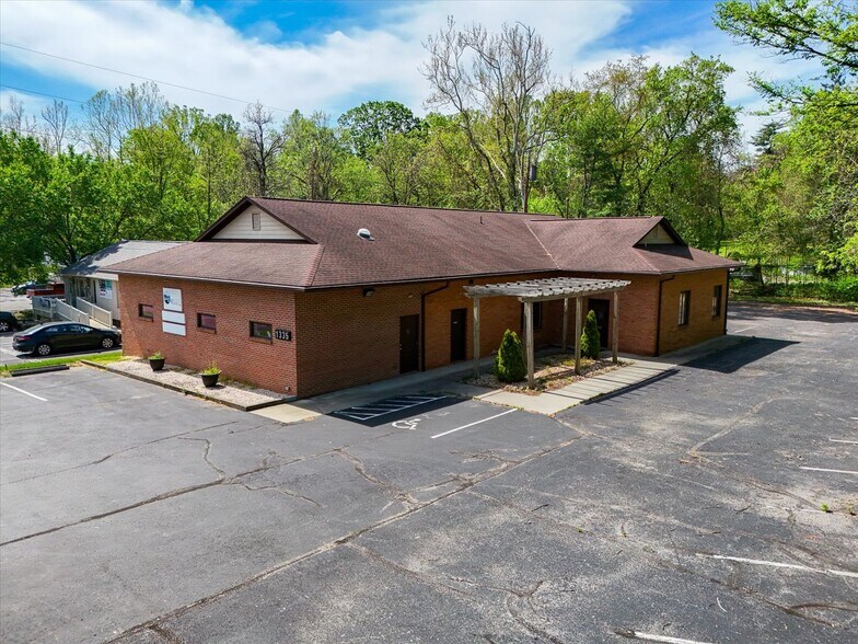 Primary Photo Of 1335 Hardy Rd, Vinton Medical For Sale