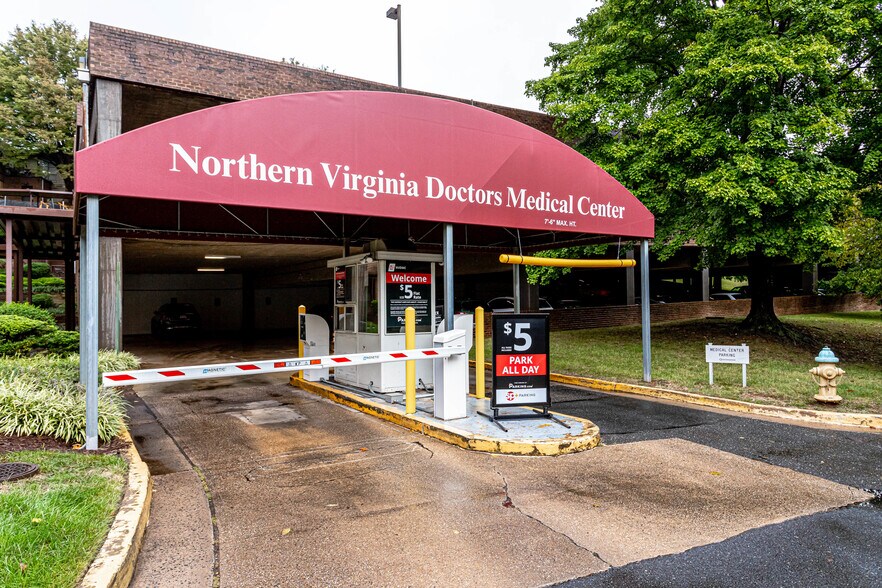 More Photos Of 611 S Carlin Springs Rd, Arlington Medical For Sale