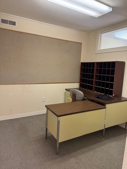 More Photos Of 5181 W Woodmill Dr, Wilmington Office For Lease