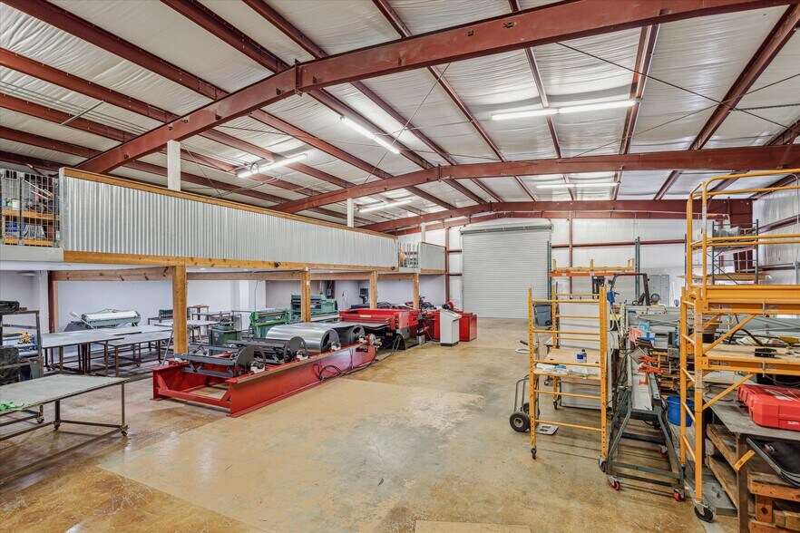 More Photos Of 11126 Timber Crest Dr, Houston Warehouse For Lease