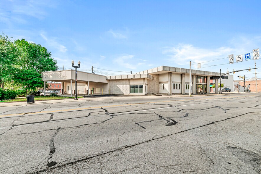 More Photos Of 101 S Anderson St, Elwood Restaurant For Sale