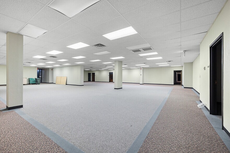More Photos Of 2087 E 71st St, Tulsa Office For Lease