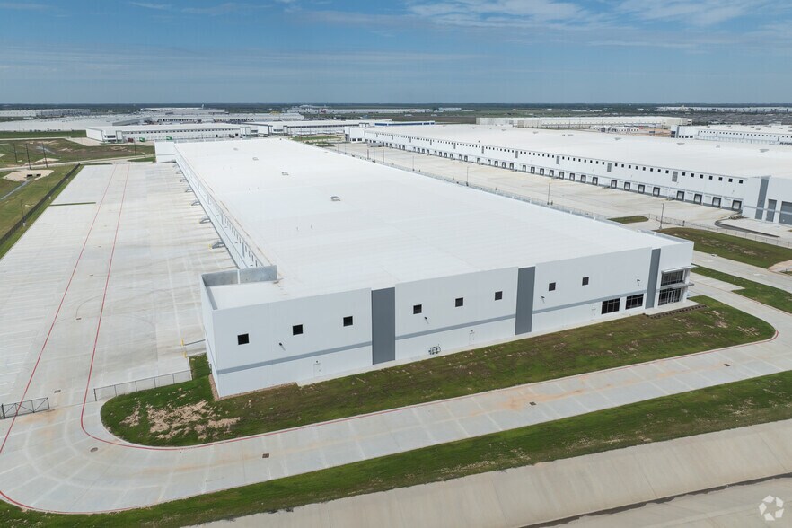 More Photos Of 4006 Westport Dr, Brookshire Warehouse For Lease