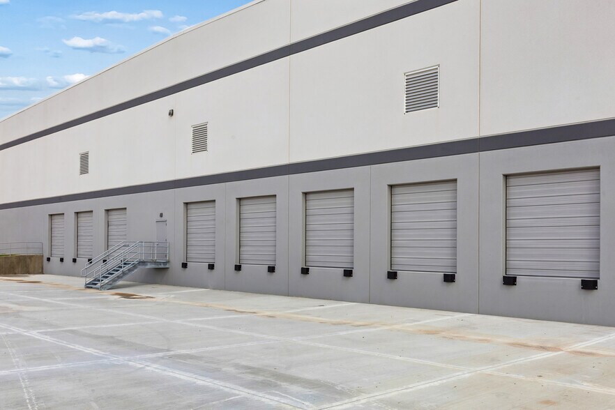 More Photos Of 2694 Twinwood Pky, Brookshire Distribution For Sale