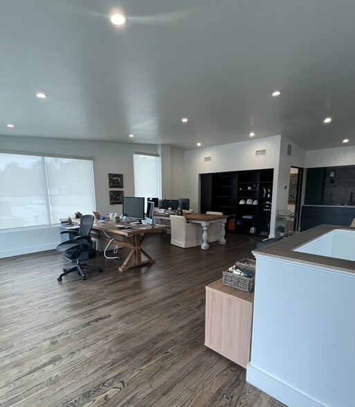 More Photos Of 2247 Sylvan Ave, Dallas Office For Sale