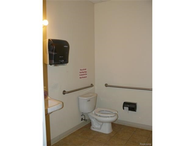 More Photos Of 27500 Hoover Rd, Warren Medical For Lease