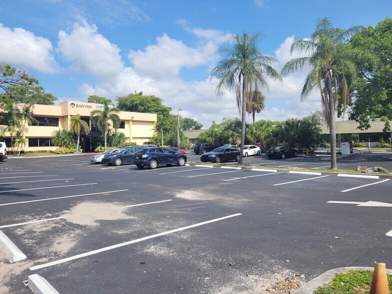 More Photos Of 1061 W Oakland Park Blvd, Oakland Park Medical For Sale