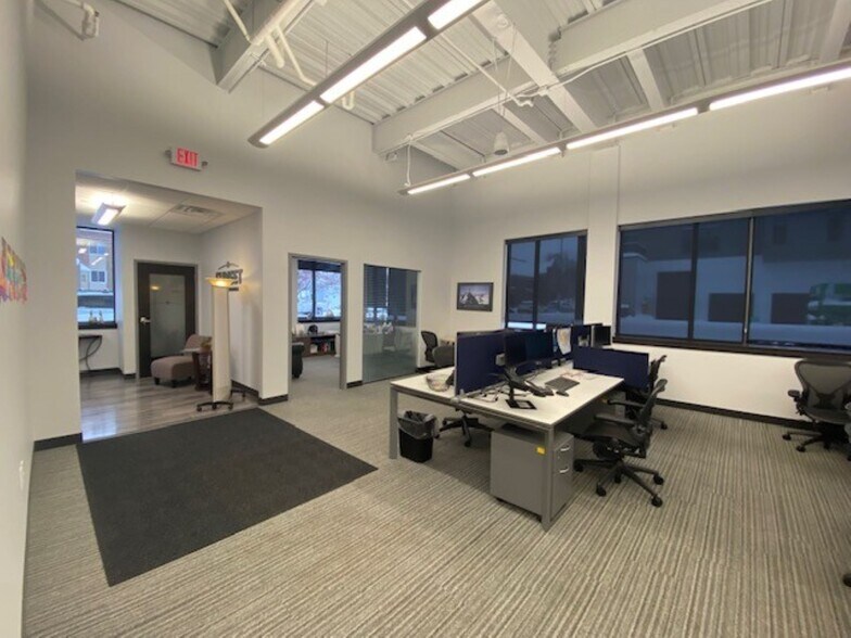 More Photos Of 300 Washington Ave, Grand Haven Office For Sale